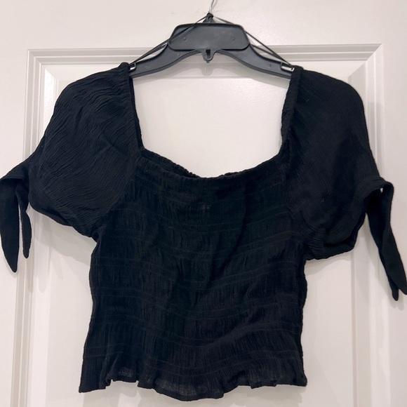 DAISIES LARGE BLACK RUCHED CROP TOP (ties on sleeves) - Picture 1 of 5